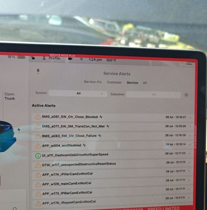 Tesla service mode active alerts list showing BMS_a081_SW_Ctr_Close_Blocked, BMS_a071_SW_SM_TransCon_Not_Met, BMS_a083_SW_Ctr_Close_Failure and GTW_w117_unexpectedDestructiveResetStatus